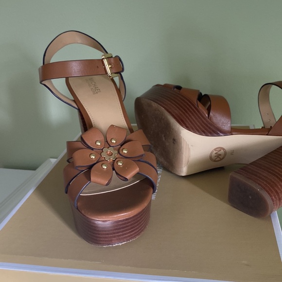 Plateforme sandals!! - Picture 4 of 4